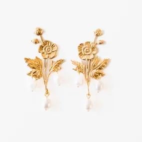 Flower studs with freshwater pearls