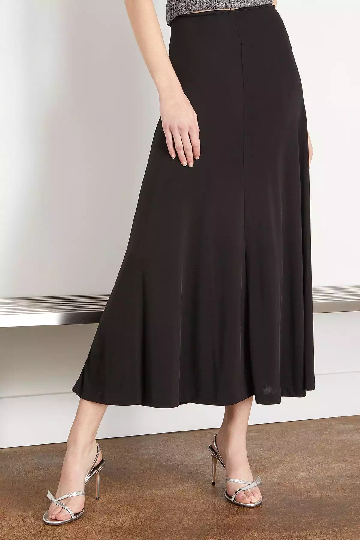 Movere Skirt in Black