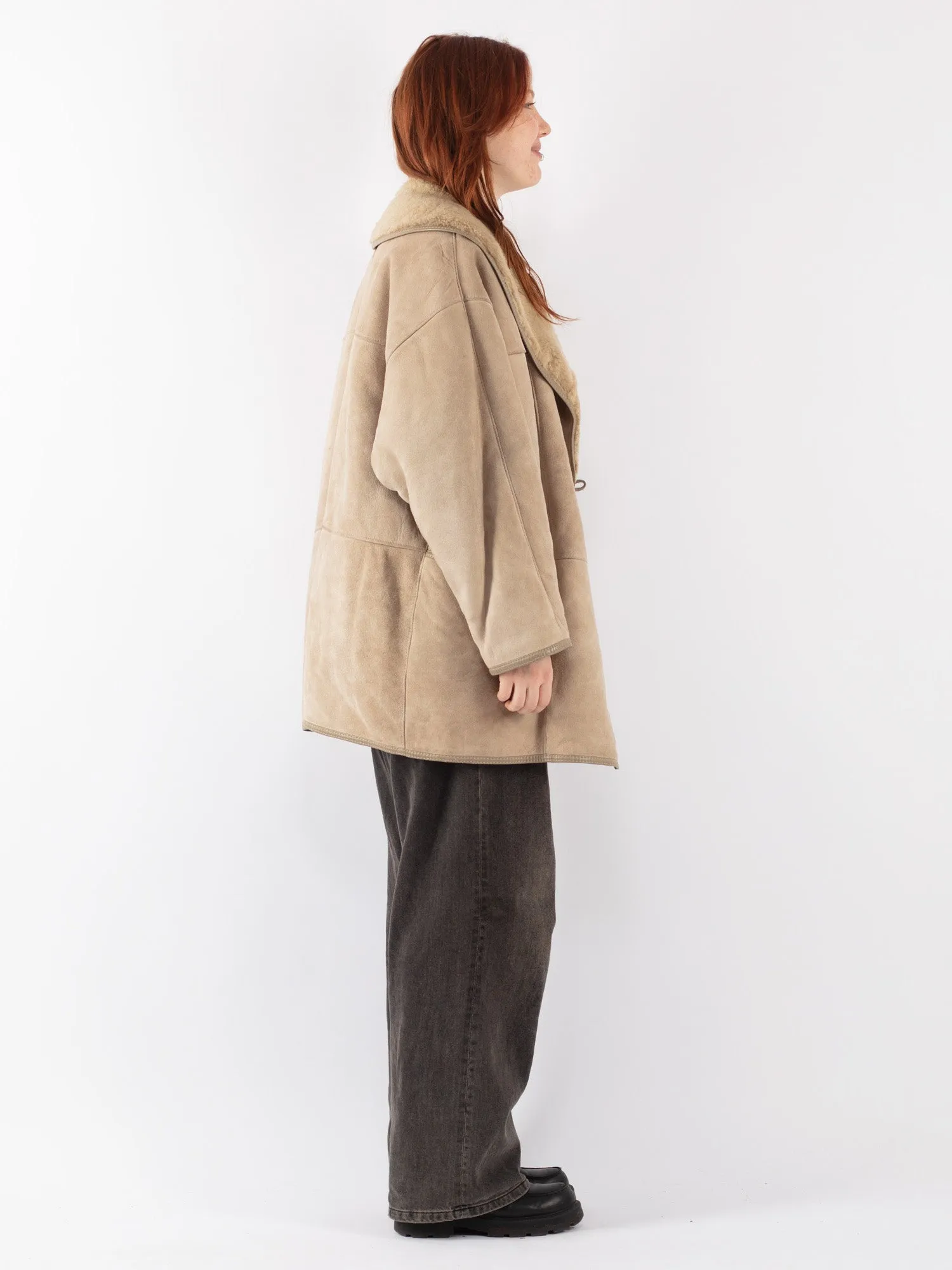 Vintage 80's Women Oversized Sheepskin Coat in Beige