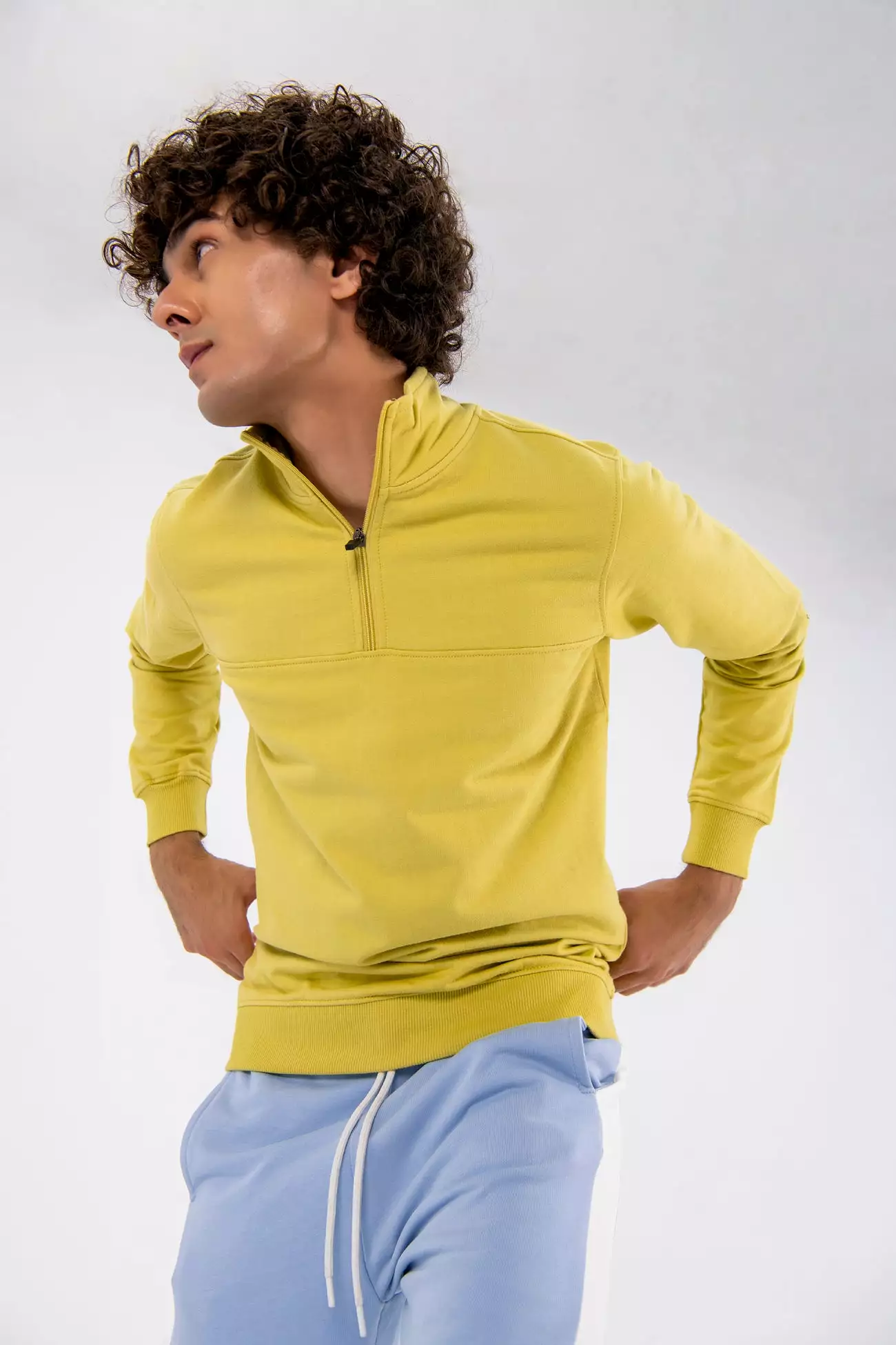 YELLOW MINIMAL SWEATSHIRT